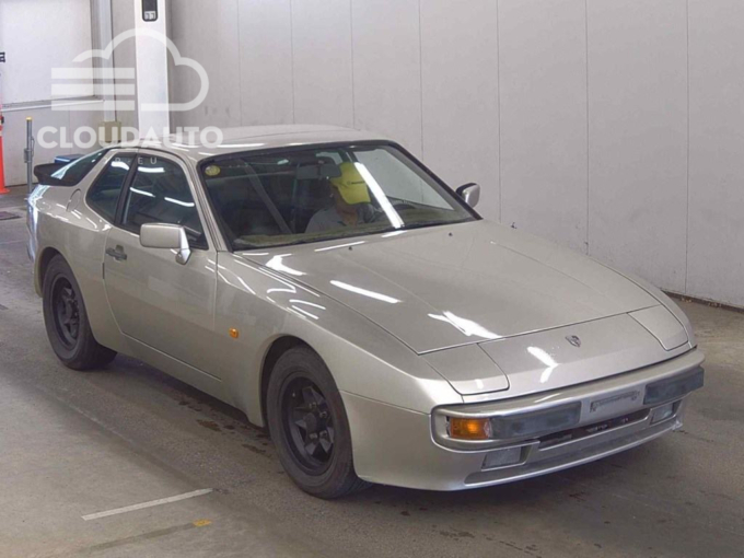 Porsche 944